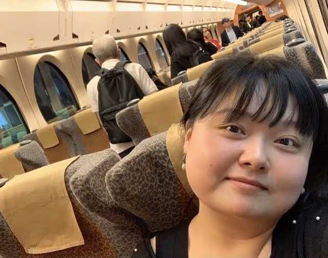 又走一個!TVB知名女星約滿離巢,在內地做吃播,體重已迫近280斤