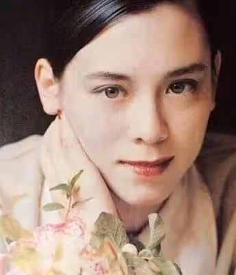 15歲出道,21歲嫁億萬富豪,一生不亂搞卻患上愛滋,年僅41歲去世