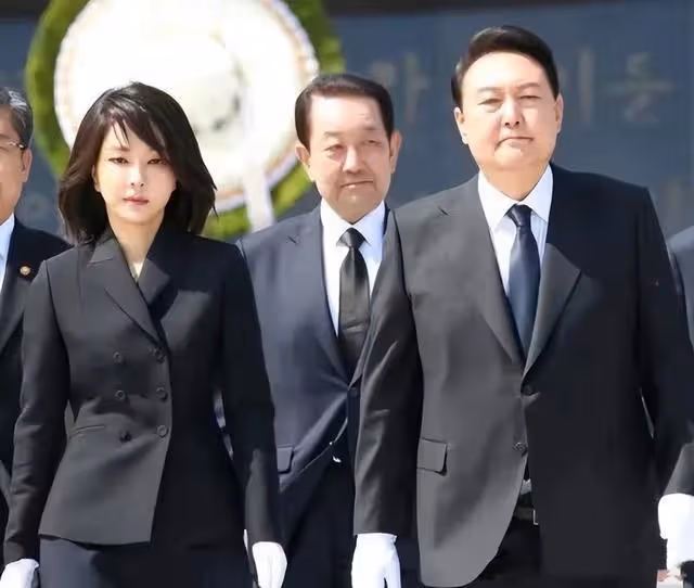 韓國第一夫人在電影院約會!爆米花和可樂不離手,毫無偶像包袱