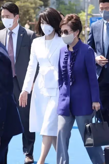 韓國第一夫人在電影院約會!爆米花和可樂不離手,毫無偶像包袱