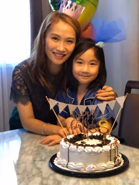退圈13年曬近況！46歲TVB前女星分享美照，8歲女兒亮相引關注