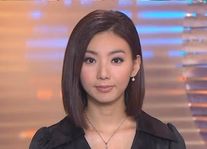 知名主持許方輝被曝2度出軌!上班時間偷約異性,當眾摟抱太親密
