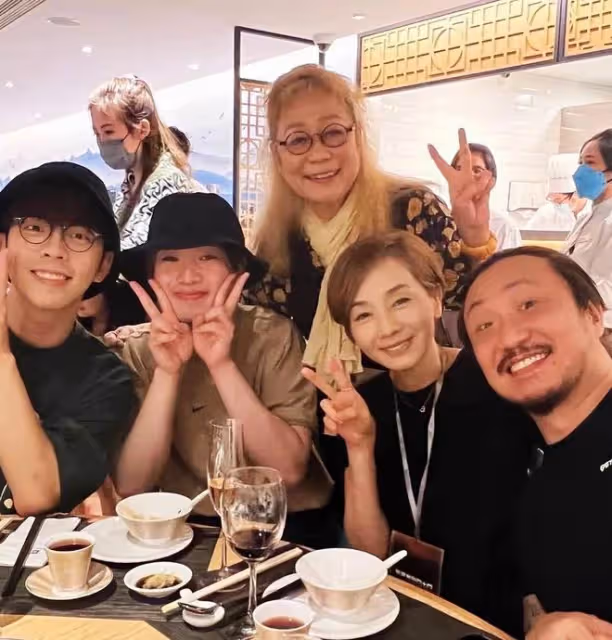 眾星聚會現場曝光!鄭中基喝到臉紅,毛舜筠被古天樂襯得很嬌小