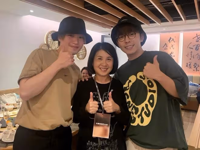 眾星聚會現場曝光!鄭中基喝到臉紅,毛舜筠被古天樂襯得很嬌小