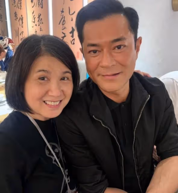 眾星聚會現場曝光!鄭中基喝到臉紅,毛舜筠被古天樂襯得很嬌小