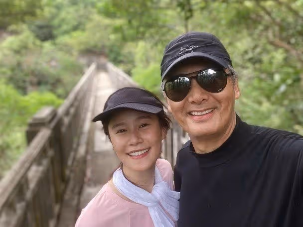 低調跑步仍散發巨星風采　67歲周潤發身材成焦點！