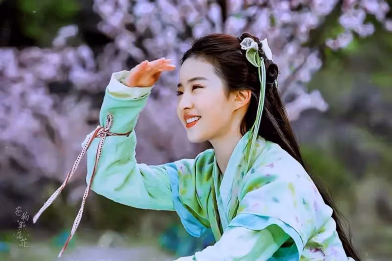 劉亦菲10個古裝角色!《夢華錄》嬌艷優雅,《神鵰》仙氣爆棚,《仙劍》最經典