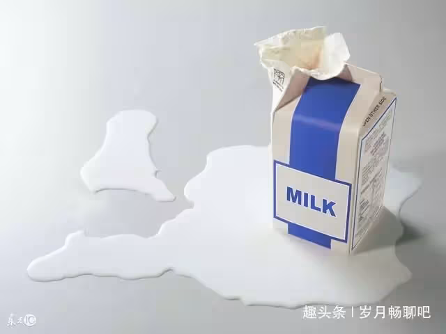 妻子讓他給孩子買進口奶粉,他提來一箱袋裝牛奶,並且暴打妻子