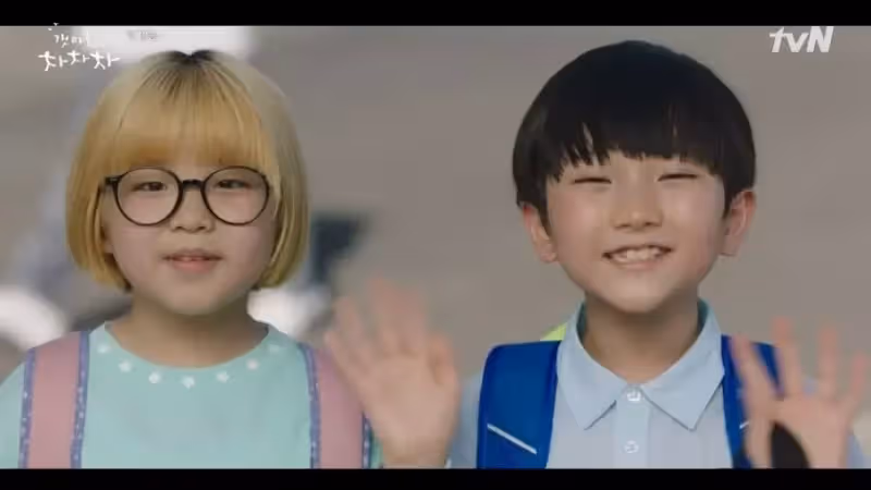 《我們的藍調》結局前哭爆, 小孫女恩奇哥哥也是童星