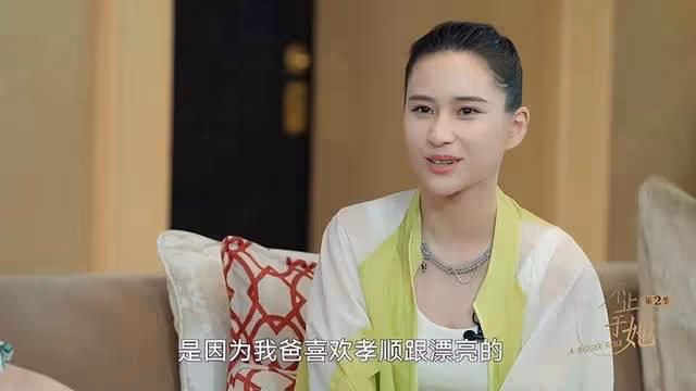 何超蓮受訪大爆猛料!直指家裡有錢是原罪,賭王父親曾遭三次暗殺
