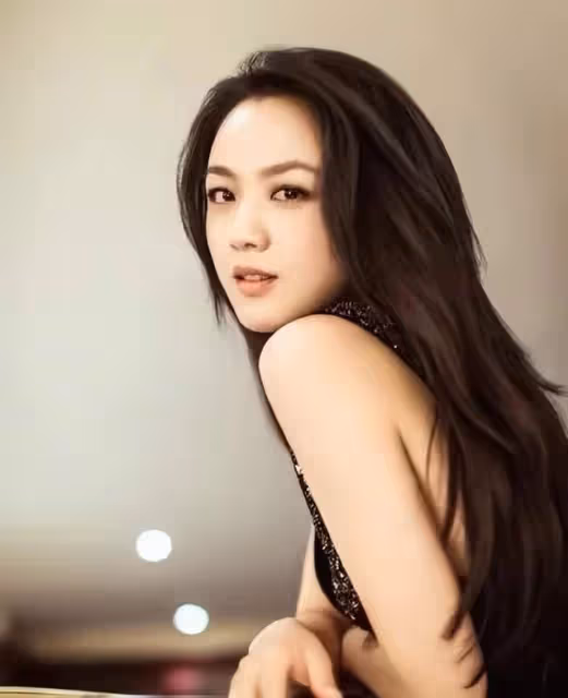 湯唯帶女兒做核酸被偶遇,低調排隊打扮樸素,出行座駕不超10萬元