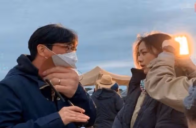 湯唯帶女兒做核酸被偶遇,低調排隊打扮樸素,出行座駕不超10萬元