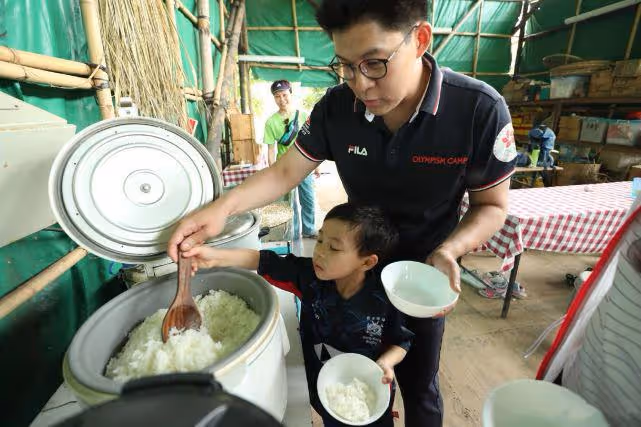 港媒曝霍啟剛郭晶晶離婚,女方凈身出戶,霍啟剛曬照否認婚變