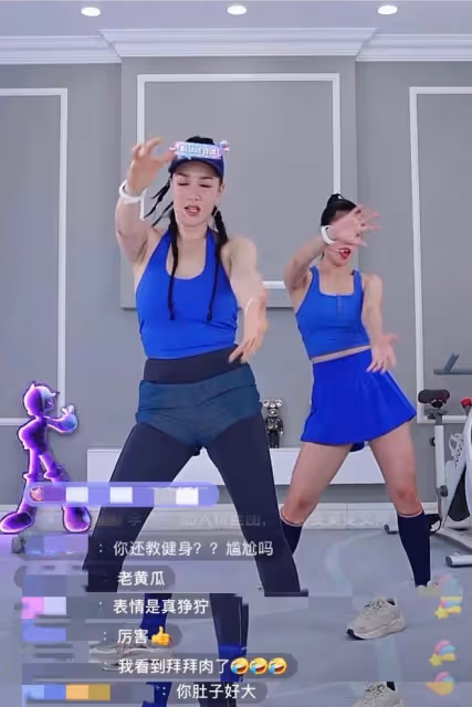 鍾麗緹穿背心教人健身，否認有130斤，網友：優雅老去不好嗎？