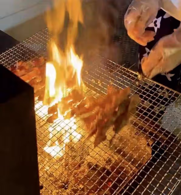 秋瓷炫在豪宅陽台擼串，一口啤酒一口肉，唱情歌表白於曉光！