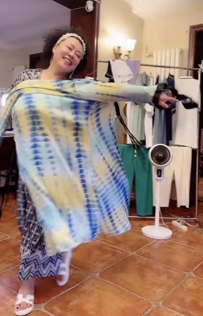 演員李菁菁患癌後被指形象全無,在家衣衫不整熱舞,身後擺滿雜物