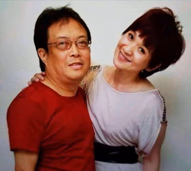 50歲柯以敏疑似低調再婚,丈夫長相憨厚老實,前夫因腎衰竭去世