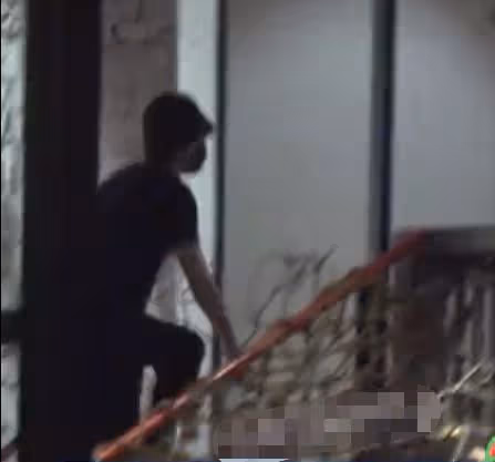 趙麗穎被拍橫店聚會,馮紹峰同天現身,兩人各自約俊男美女無交流