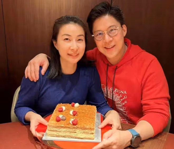 何超瓊喪母缺席活動,霍啟剛父子獨撐場面,透露郭晶晶有新計劃