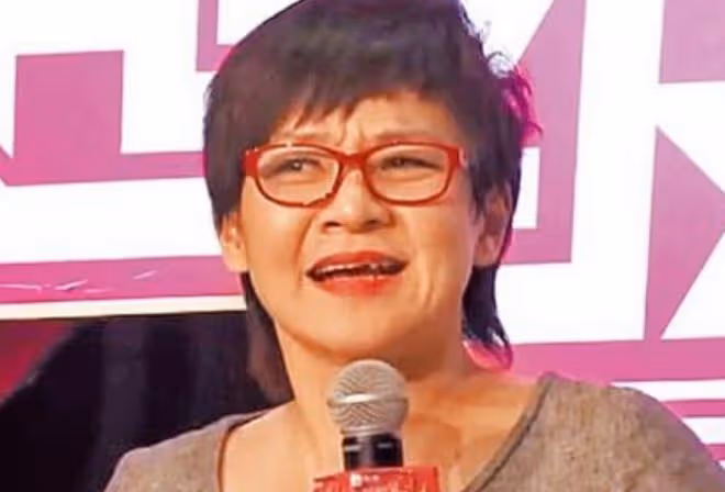 喪夫4年!50歲柯以敏內地領證再婚,結婚照曝光老公長相憨厚老實