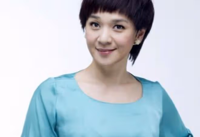 喪夫4年!50歲柯以敏內地領證再婚,結婚照曝光老公長相憨厚老實