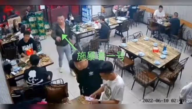 唐山打人事件現狀:住院女生不給探望,採訪老闆娘需經過有關部門