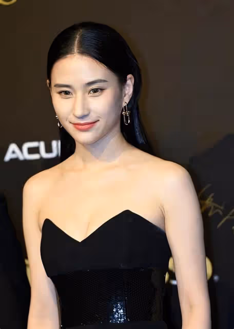 罕有大談成長經歷!賭王千金何超蓮曝曾以為是普通家庭:自己好窮