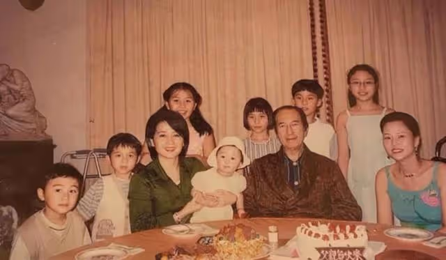 罕有大談成長經歷!賭王千金何超蓮曝曾以為是普通家庭:自己好窮