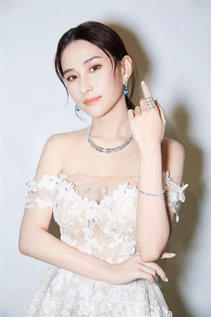 罕有大談成長經歷!賭王千金何超蓮曝曾以為是普通家庭:自己好窮