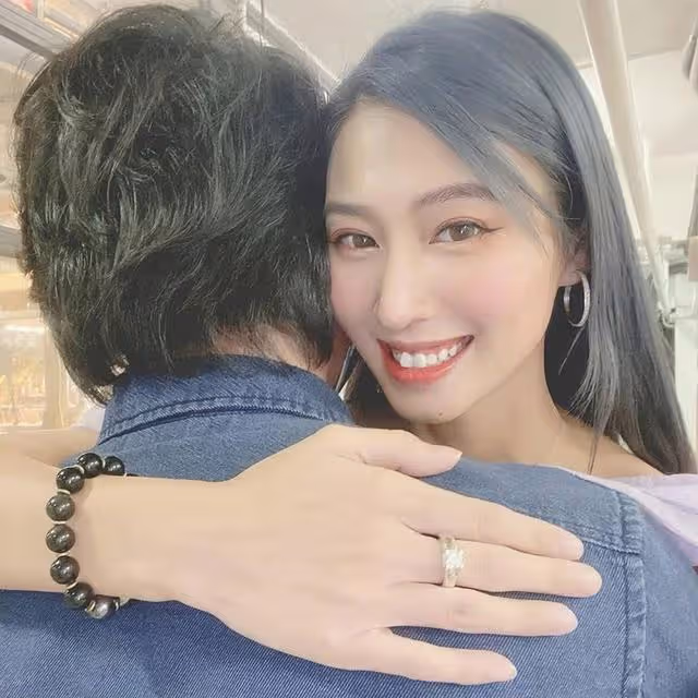 香港知名宅男女神宣布懷二胎!挺著孕肚做代言,因身材豐滿遭騷擾