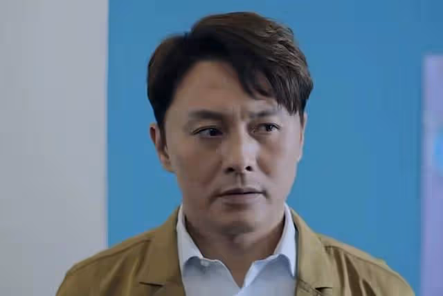 TVB新劇被批重口味!57歲男星舌吻戲引反感,網民懷疑編劇喝醉酒