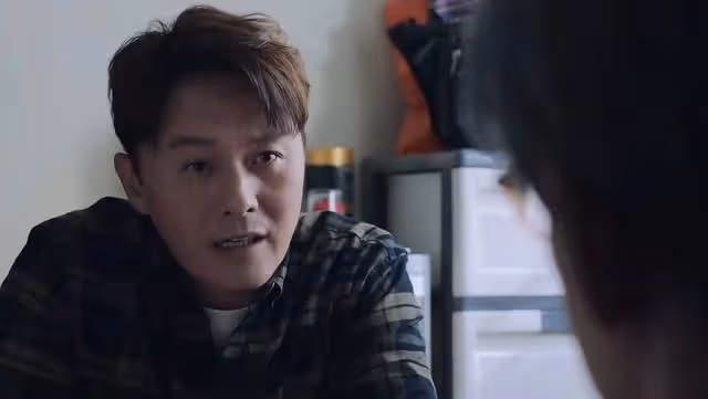 TVB新劇被批重口味!57歲男星舌吻戲引反感,網民懷疑編劇喝醉酒