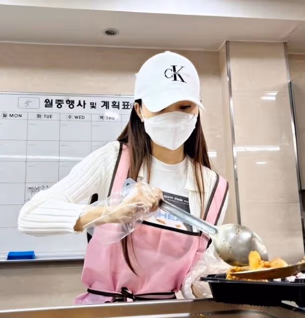 宋智雅神隱5個月後高調復出,穿8000多鞋子,曬超辣腹肌照