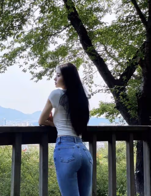 宋智雅神隱5個月後高調復出,穿8000多鞋子,曬超辣腹肌照