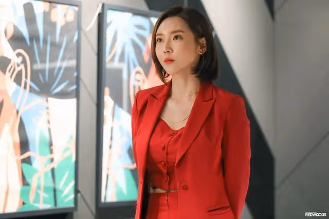 奉子成婚？性感實力派女演員懷著三個月身孕幸福走上婚禮T台
