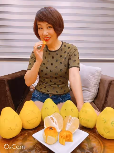 林淑容27歲勇退歌壇，親揭「被情所傷」61歲樂陪家人，近況美翻，網大讚：一個人也能過得好！