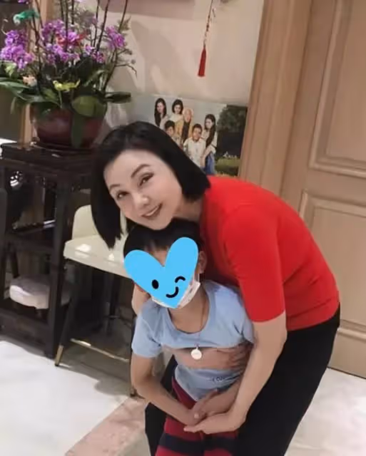 66歲謝玲玲離婚26年,仍與婆婆「婆媳相稱」為5子女樂做單親媽,獨自生活無憂愁