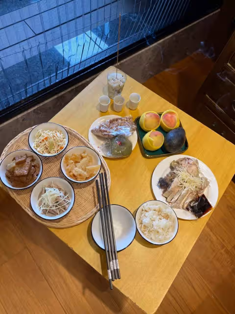 拜錯16年，郁方拜拜觸1禁忌被網友糾正要小心，隔1個月再PO佛堂祭拜照，被讚好媳婦
