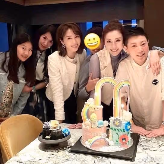 黎姿為李嘉欣慶生照曝光　2女神凍齡美貌引熱論