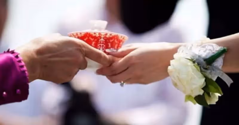 「你嫁進來我就能享福了」看到准婆婆忙著伺候全家，姑娘：不嫁了