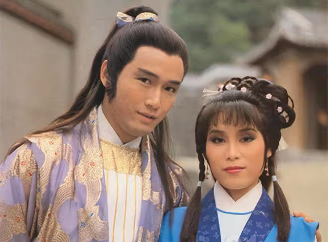 一眾港星齊聚佛山!吃簸箕蒸魚接地氣,「穆念慈」楊盼盼罕露面