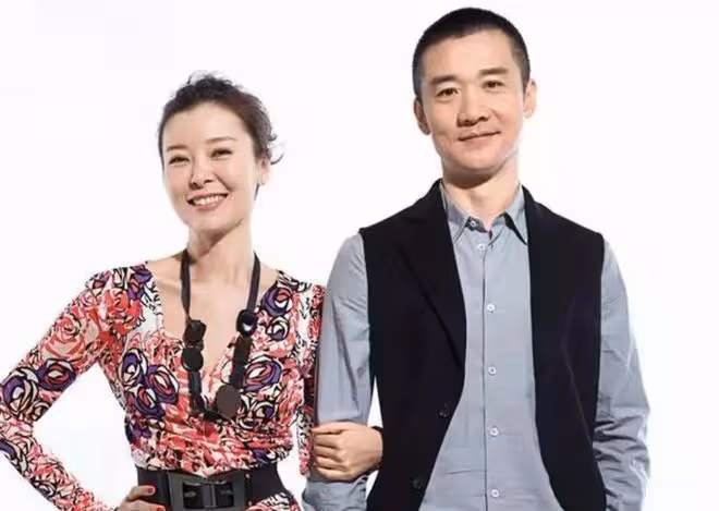 黃志忠前妻何音街上跳舞!穿短褲大秀美腿,改嫁小9歲演員太幸福