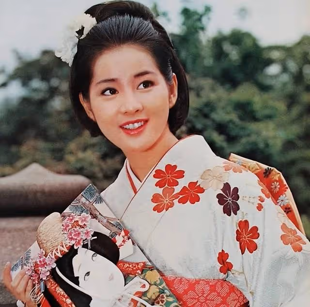 日本第一美女吉永小百合,因拍片不敢脫衣被群嘲,一生都在反核爆