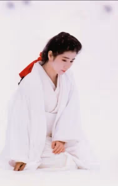日本第一美女吉永小百合,因拍片不敢脫衣被群嘲,一生都在反核爆