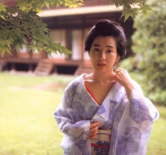 日本第一美女吉永小百合,因拍片不敢脫衣被群嘲,一生都在反核爆