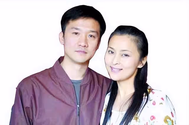 「瓊瑤女郎」何音曬近況,街邊跳舞身材好,與前夫離婚後生活幸福
