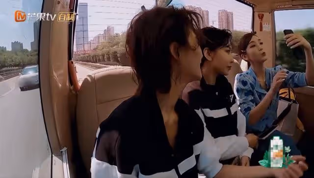 浪姐二公太精彩！那英短髮造型撞臉劉嘉玲，謝娜慶生感言顯卑微
