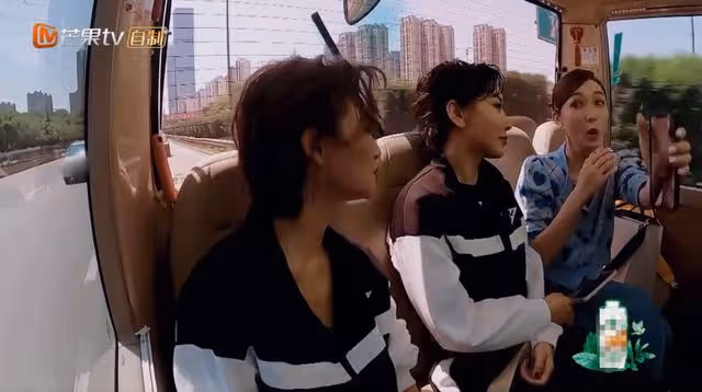 浪姐二公太精彩！那英短髮造型撞臉劉嘉玲，謝娜慶生感言顯卑微