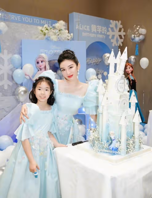 黃奕9歲女兒顏值逆襲,五官長開國際范十足,然而脖子粗壯引擔憂