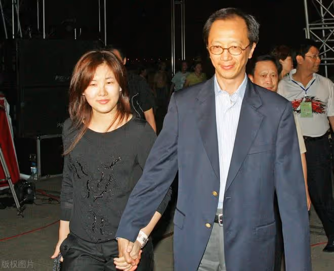 老夫少妻幸福麼,「跳水皇后」伏明霞被傳離婚,能作為驗證麼?
